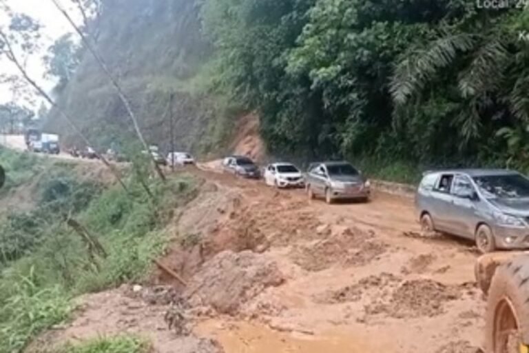 Jalan Penghubung Gayo Lues Kembali Bisa Dilalui Setelah Banjir Bandang